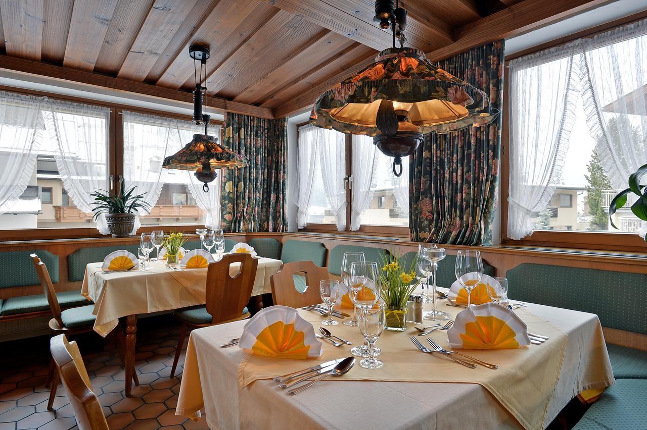 Hotel Schwarzer Adler Hippach Eksteriør billede